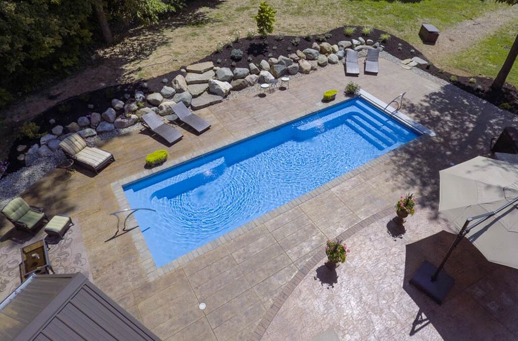 Fiberglass swimming pool builder for Dallas Texas